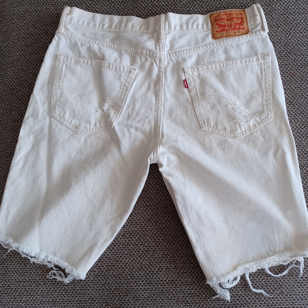 LEVIS